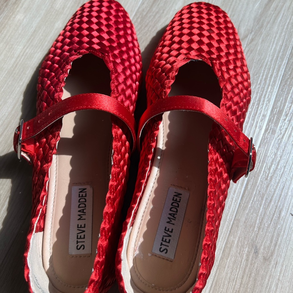 Steve Madden Red Woven Mary Jane Flats with Buckle Strap - Picture 3 of 4